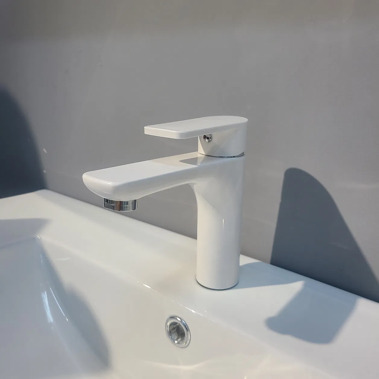 China Hotel ABS White Basin Faucet Mixer