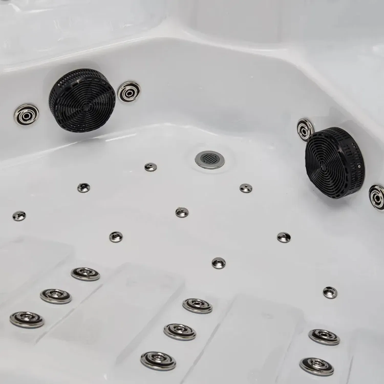 Гидромассажная ванна с подогревом для улицы