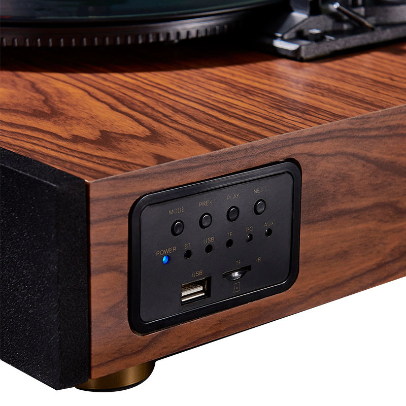 Винтажный деревянный проигрыватель виниловых пластинок