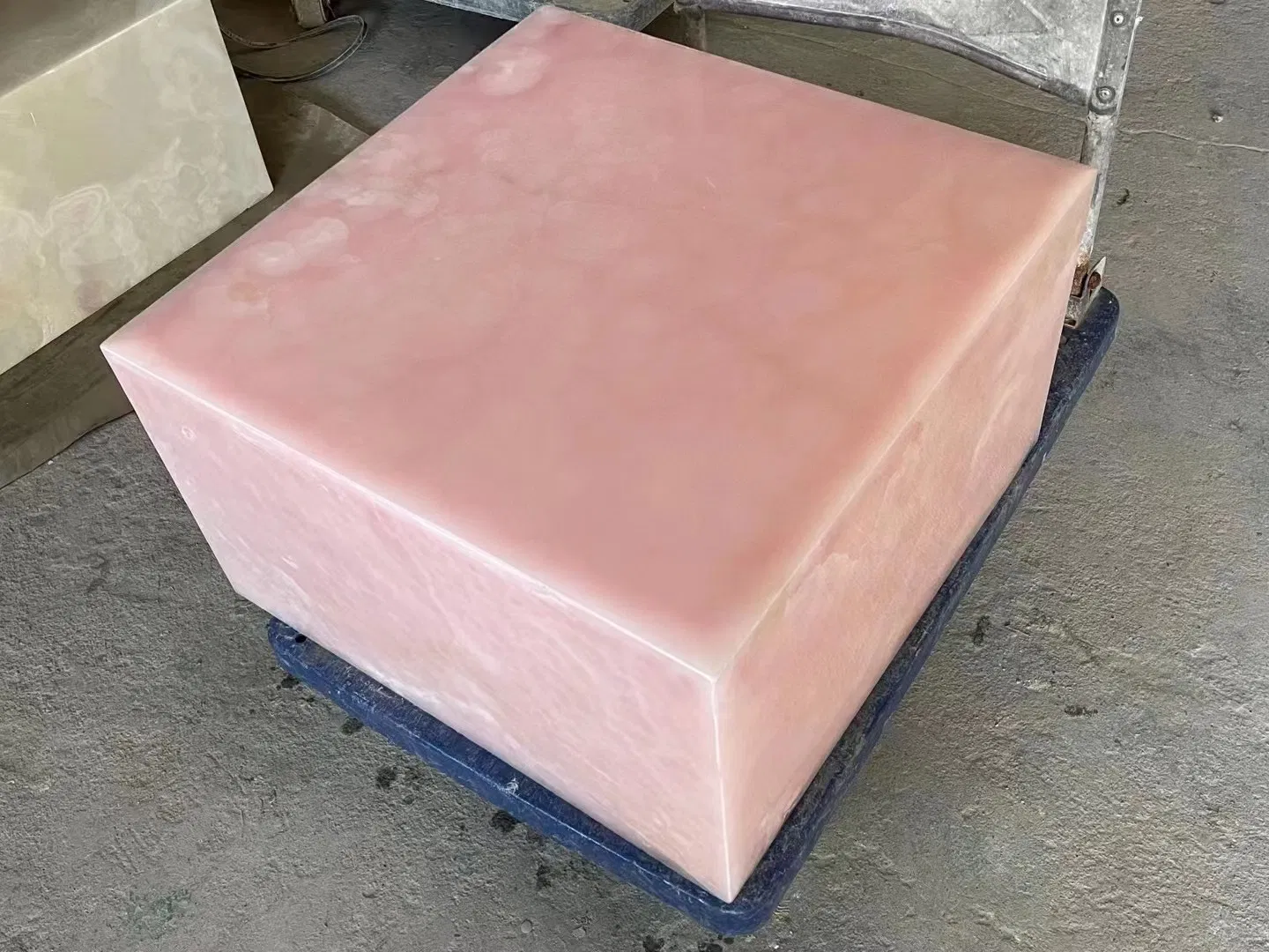 Home Furniture Natural Pink White Green Onyx Cube Small Side Table Plinth Cafe Table