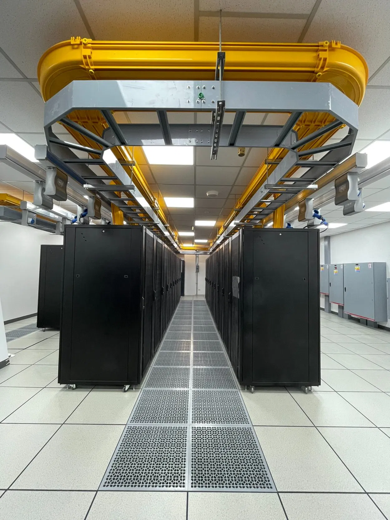 42u Automatic Temperature Control Cold Channel Sealing Cabinet for Data Center