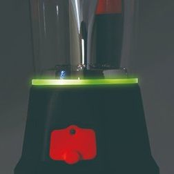 Радио с солнечной батареей, динамо-машиной и фонариком