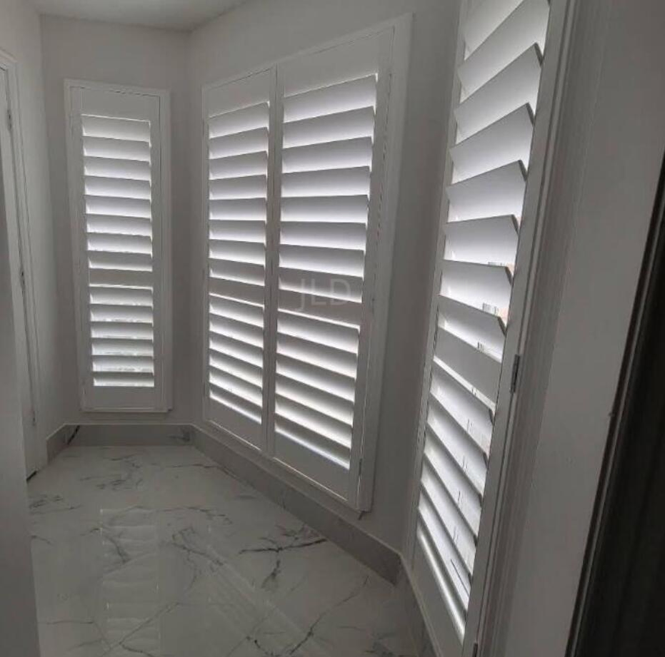 Home Basswood Plantation Shutters Horizontal Opening Wood Window Shutters