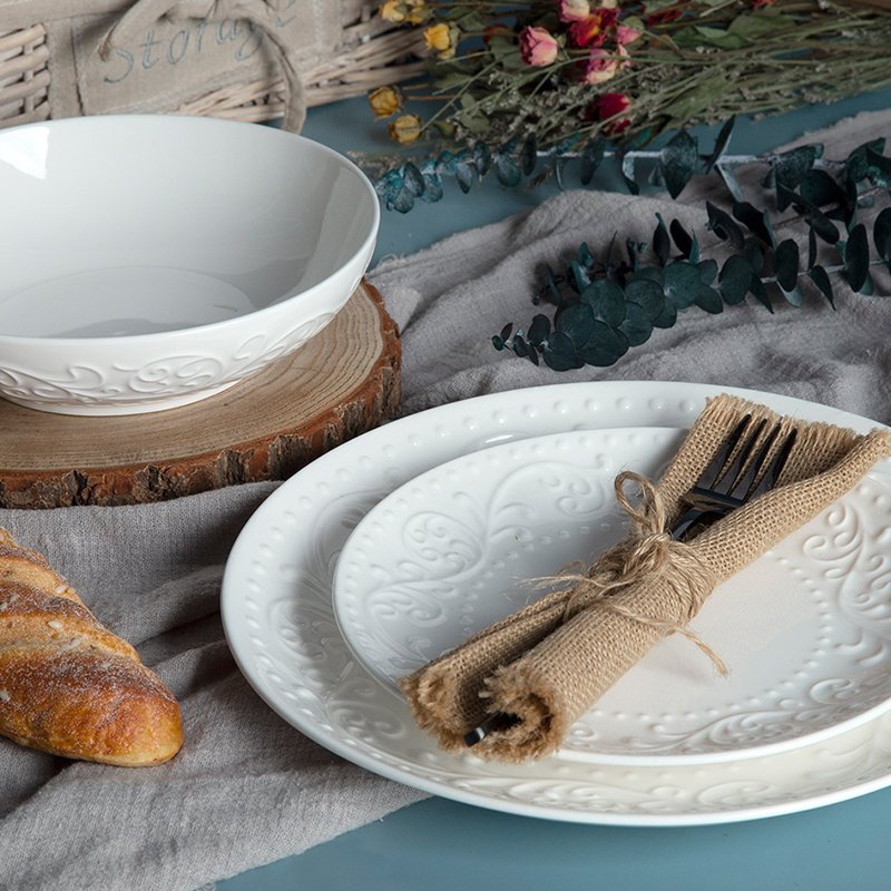 Latest Custom Wholesale Scroll Embossed Dinner Sets Royal Ware White Porcelain Catering Ceramic Dinner Plates Sets Dinnerware for Restaurant Hotel