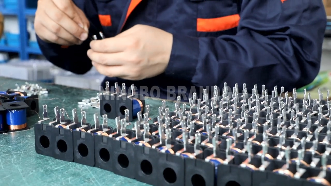 Катушка соленоидного клапана 110V/220VAC 17W