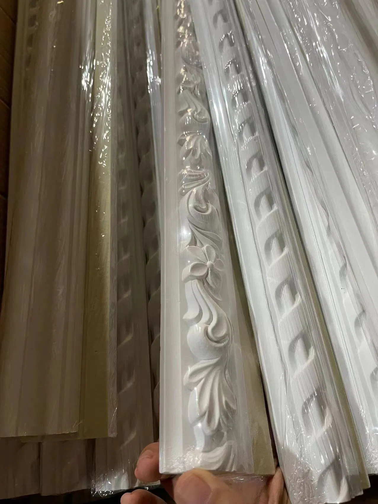 European Complex PU Moulding Design 3D Polyurethan Crown Moulding PU Cornice Moulding for Home Decoration D008