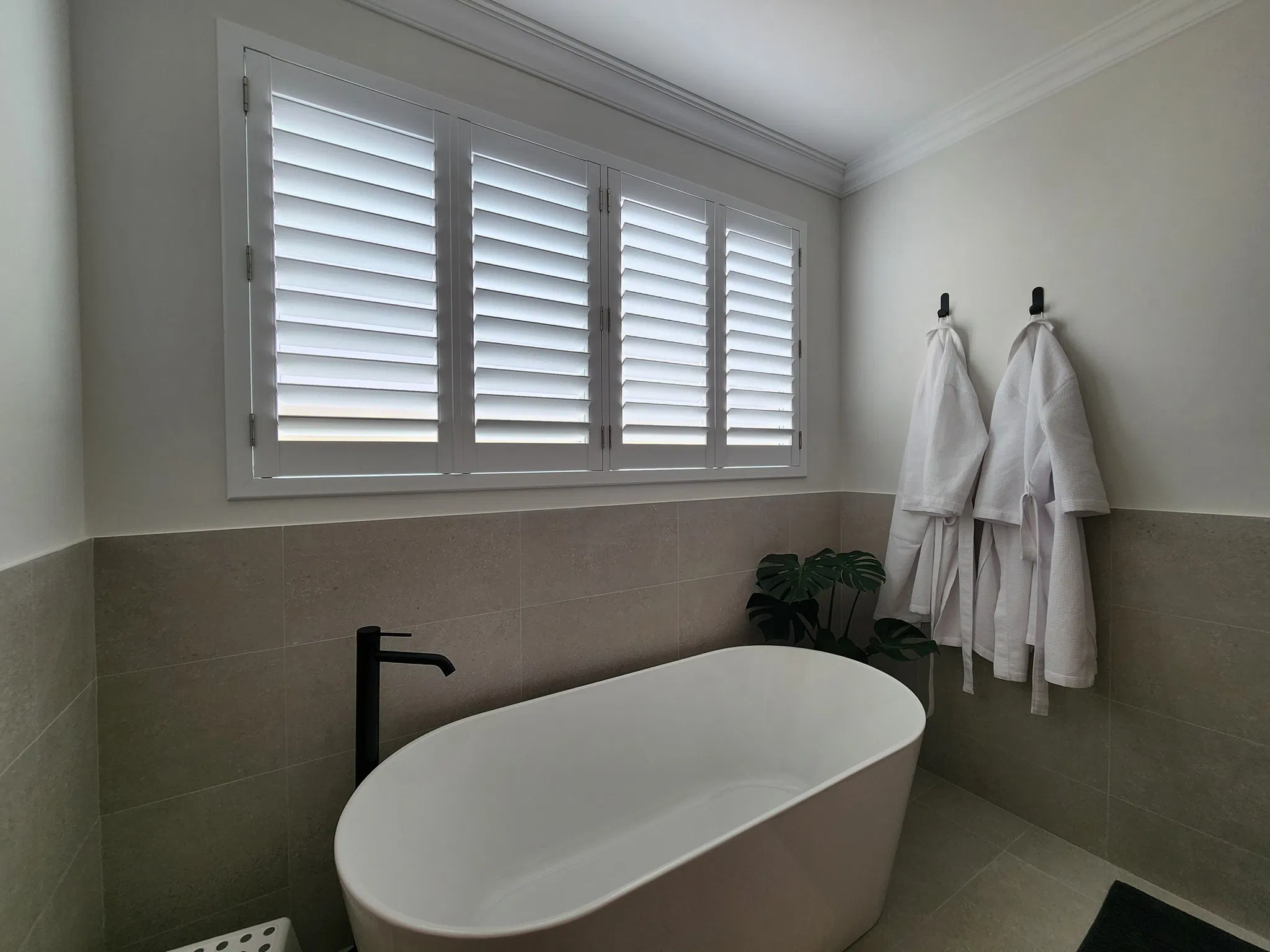 Custom Size Black PVC Window Shutters Solid Wood Shutter Adjustable Louver Shutter with Frame