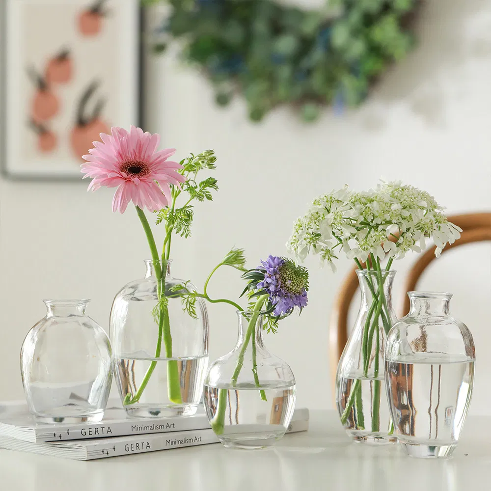 Винтажная ваза с рельефом из прозрачного стекла