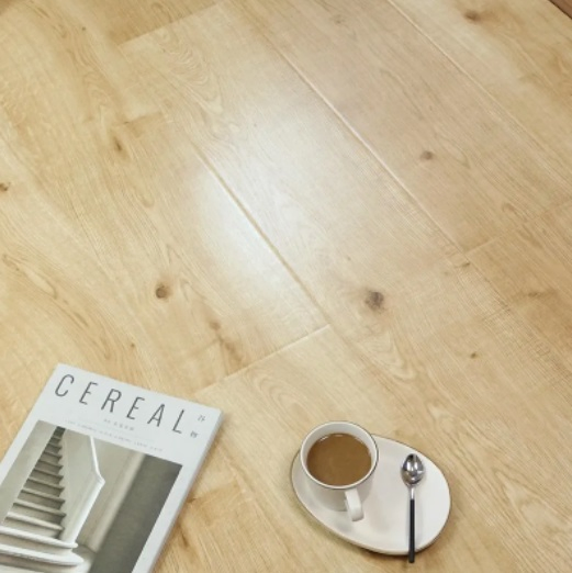 High Quality Eco-Friendly Wear Resistant Anti- Scratch E1 AC3 Laminate Flooring