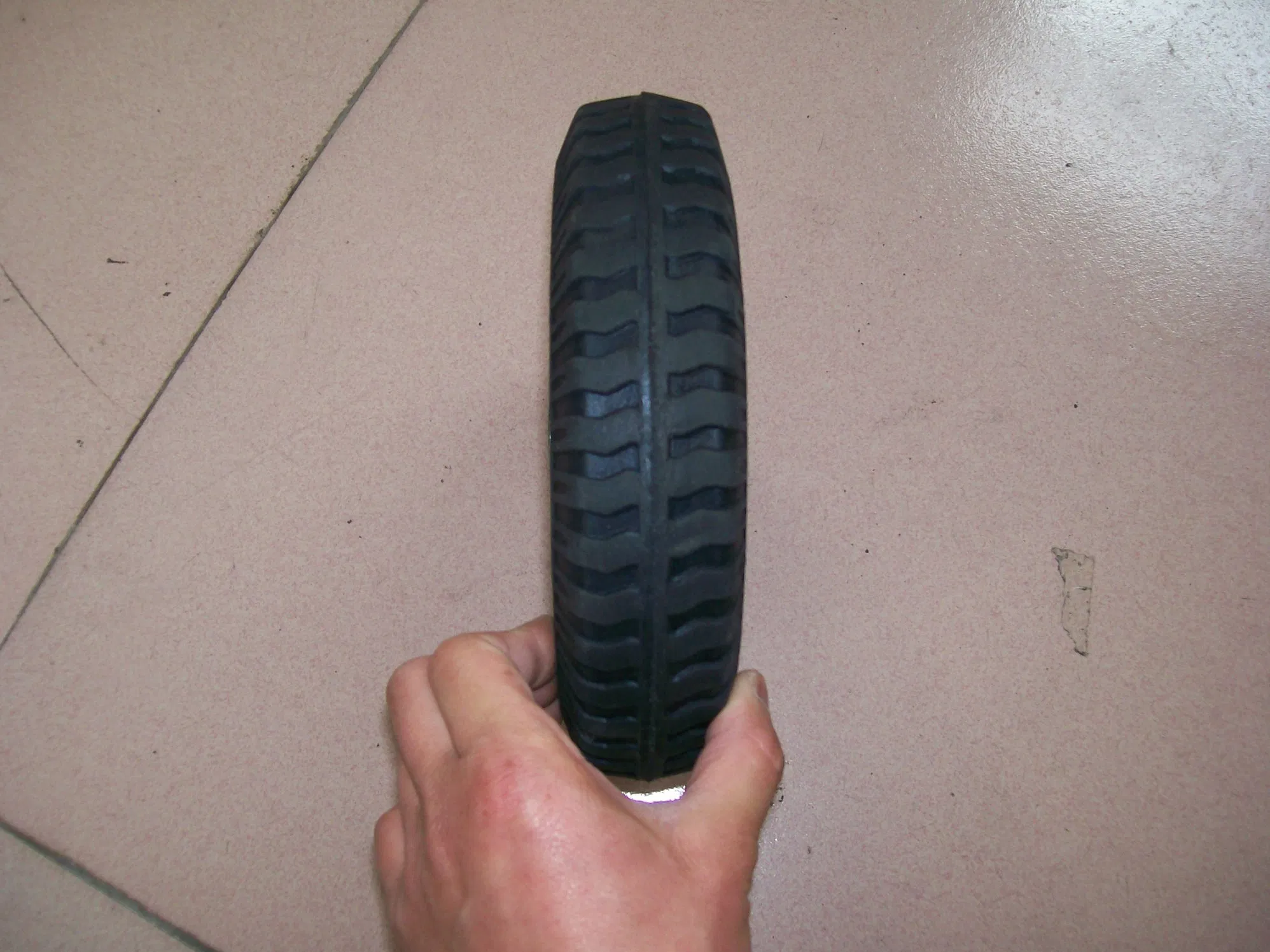 Hot Sale Popular Product High Load Capacity Durable Rubber Powder Solid Rubber Wheel (2.50-4)