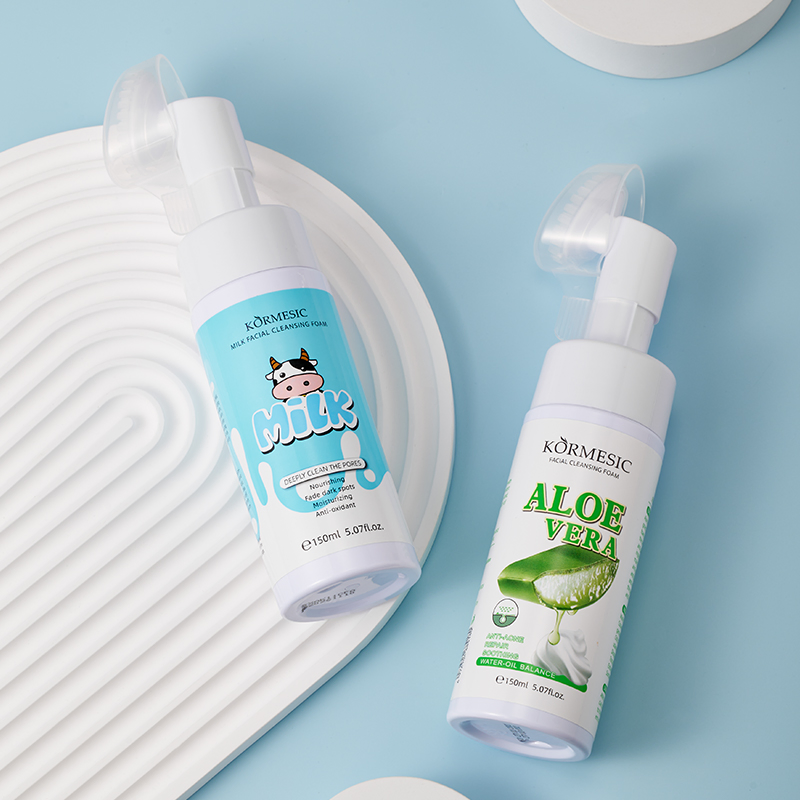 Nourishing Aloe Vera Foaming Face Wash with Pore Massage Brush Face Cleanser Mousse