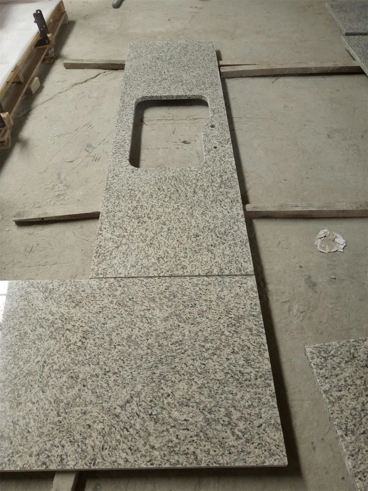 White Granite Countertop/Vanity for Bathroom/Kitchen China Granite Factory