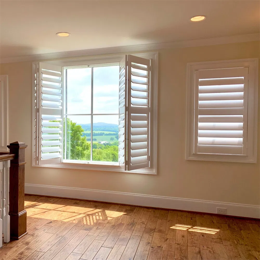 Indoor Wooden Slats Louvered Plantation Shutter for Window Coverings