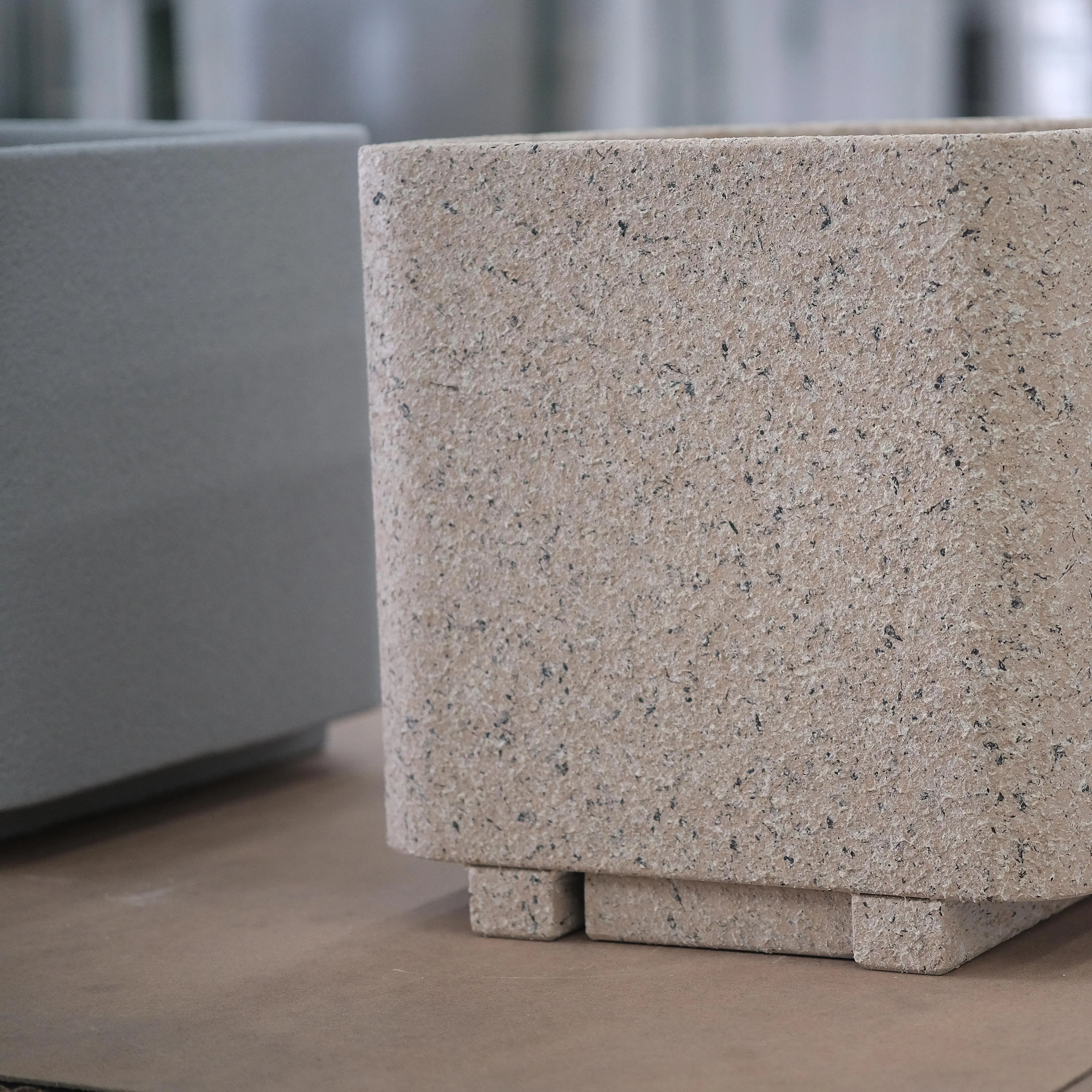 Durable Aluminum Flower Pot for Creative Outdoor Garden Projects