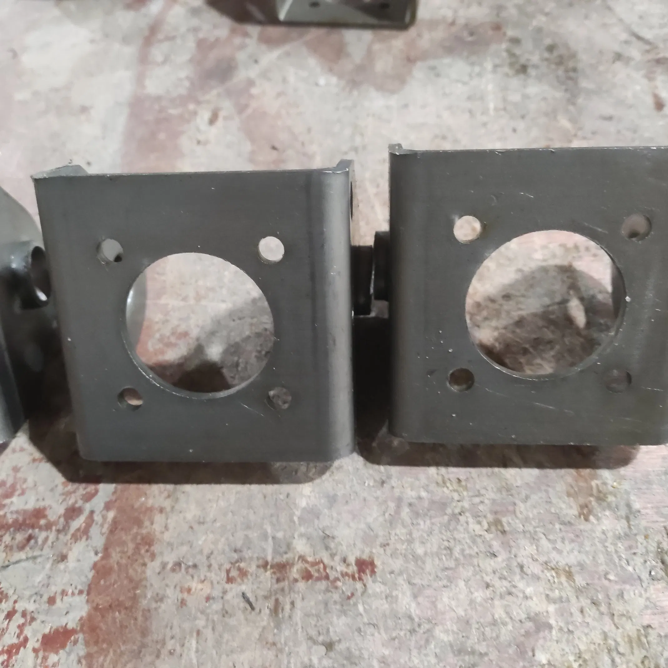 U-образный фланец-кронштейн для авто, штамповка