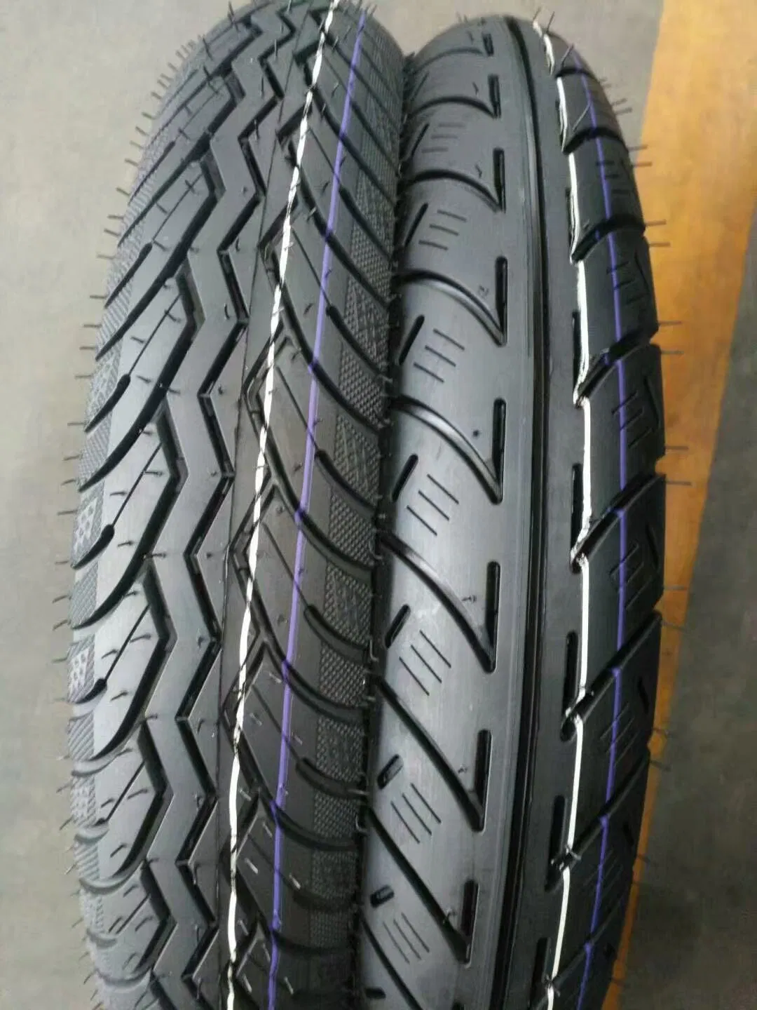 Шина мотоциклетная бескамерная 90/90-18 ADV