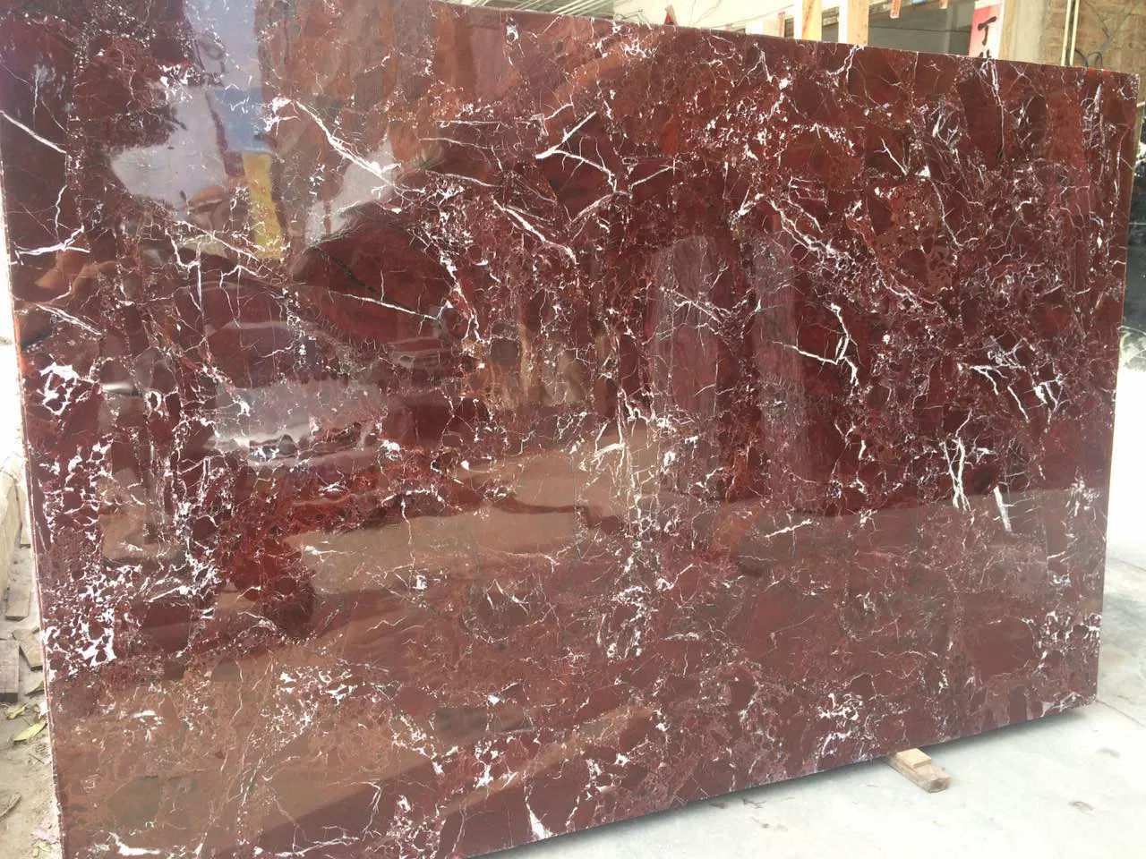 Плитка из агата Red Egeo Rose Marble для пола и стен