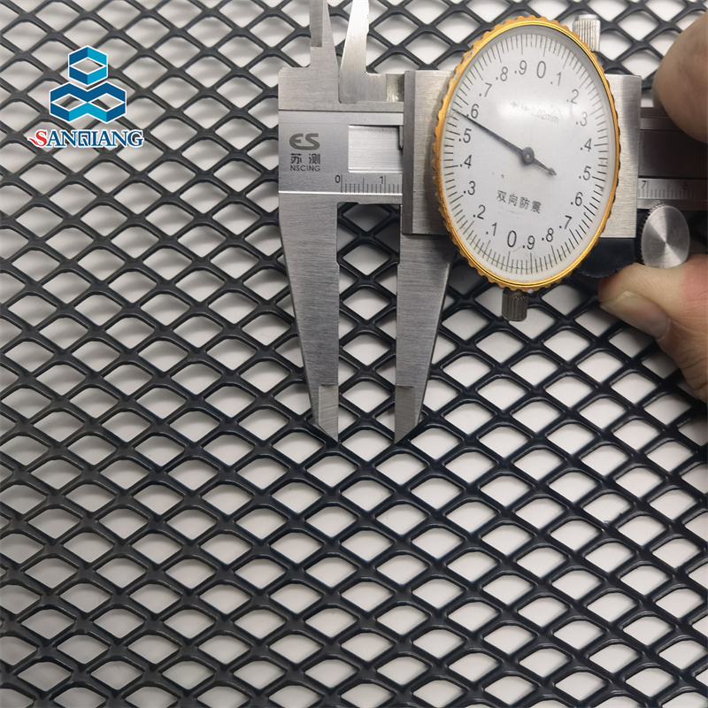 400x100 мм Черная сетка из просечно-вытяжного алюминия для решетки радиатора