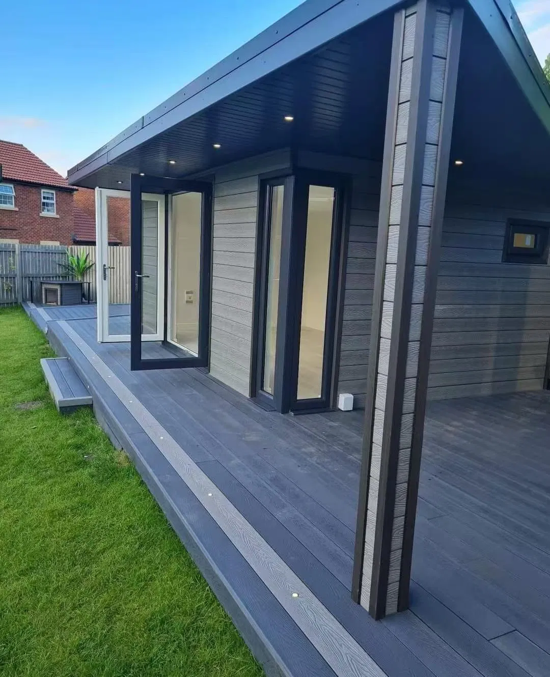 Eco-Friendly Exterior Terrace Wood Texture Alfresco Composite Wall Cladding Material Anthracite Composite Fencing Decking