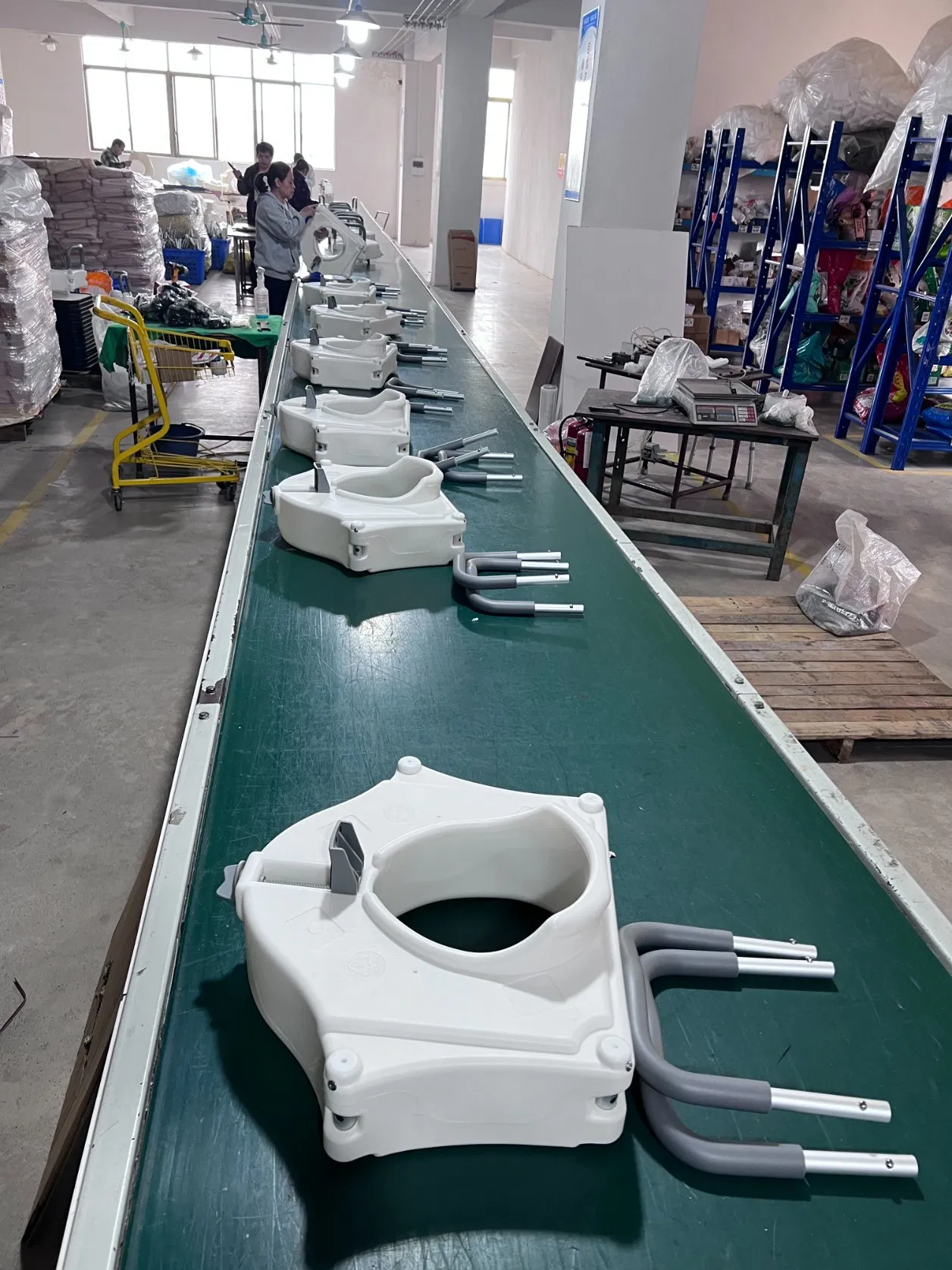 USA Type Raised Toilet Seat with/ Handle (Height: 4")