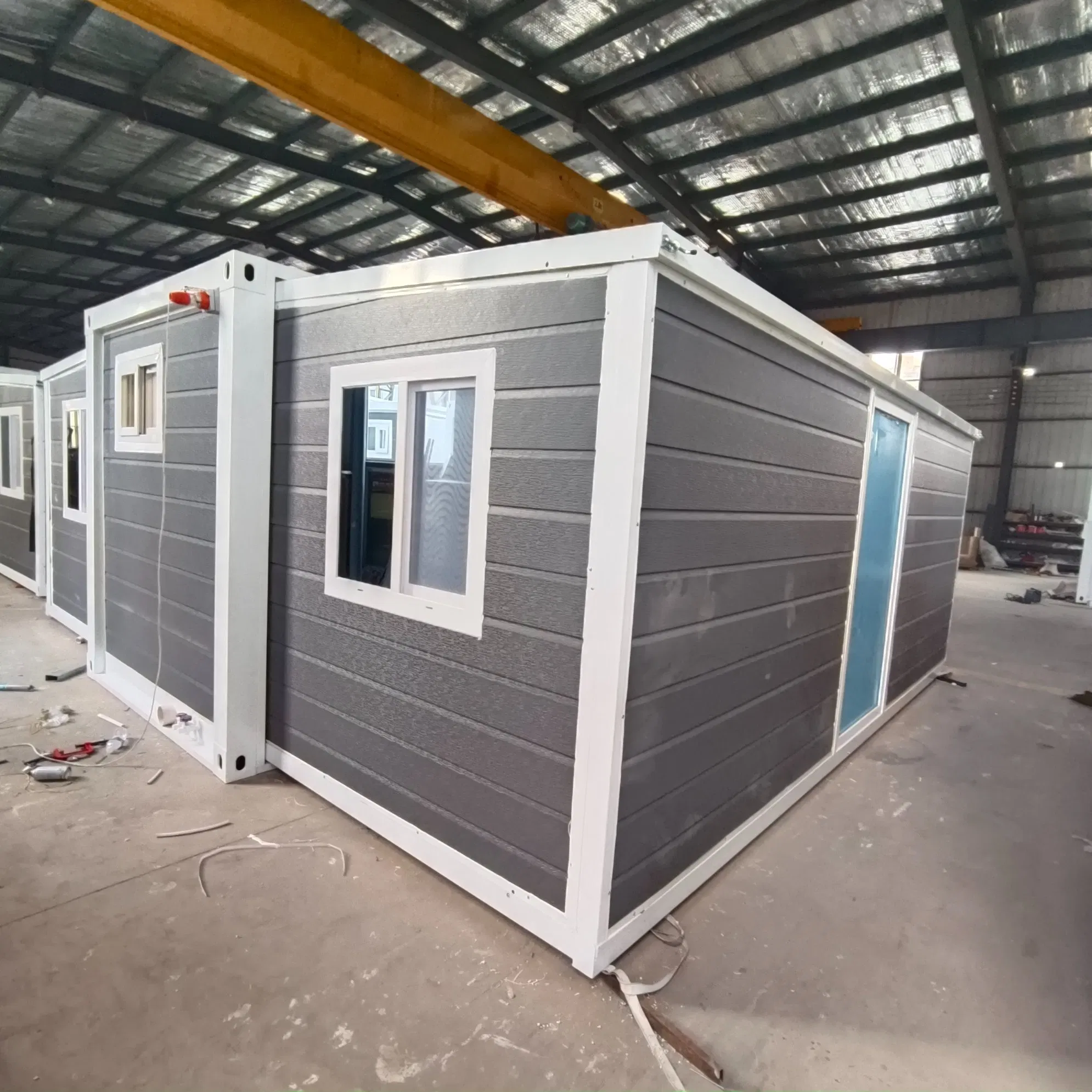 China Prefabricated Fully Equipped Glass Wall Portable Container Hotel House