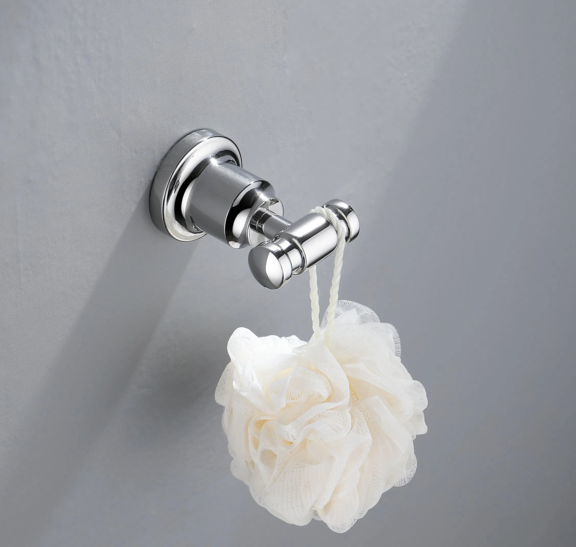 Настенный двойной крючок для полотенец в ванную