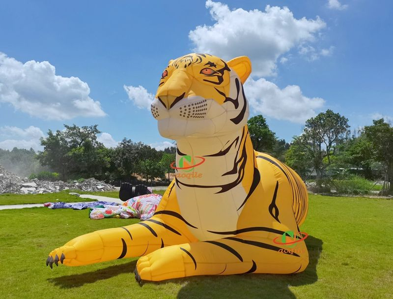 Realistic Inflatable Tiger Model Lifelike Inflatable Animal Cartoon Design Tiger for Event Decoration