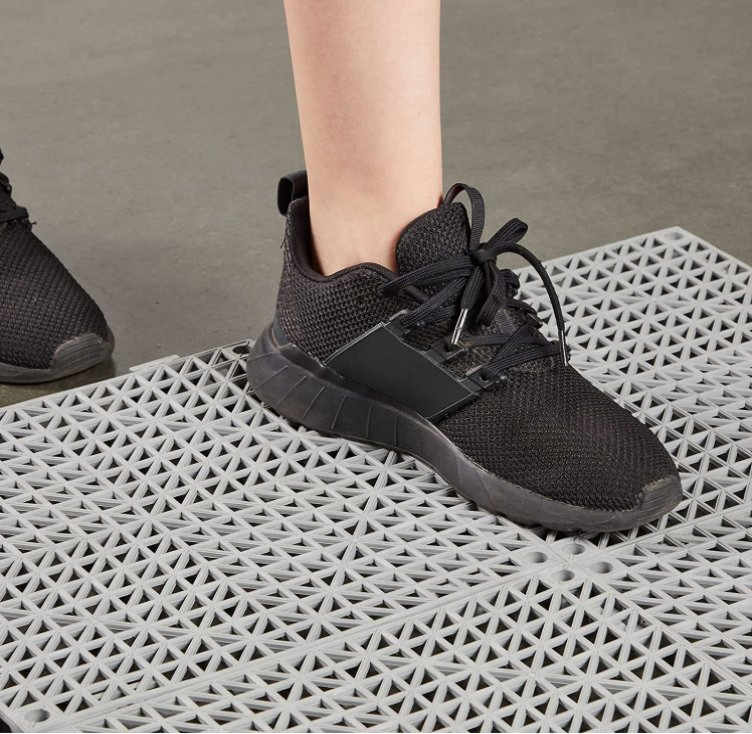 Модульный противоскользящий коврик для влажных помещений