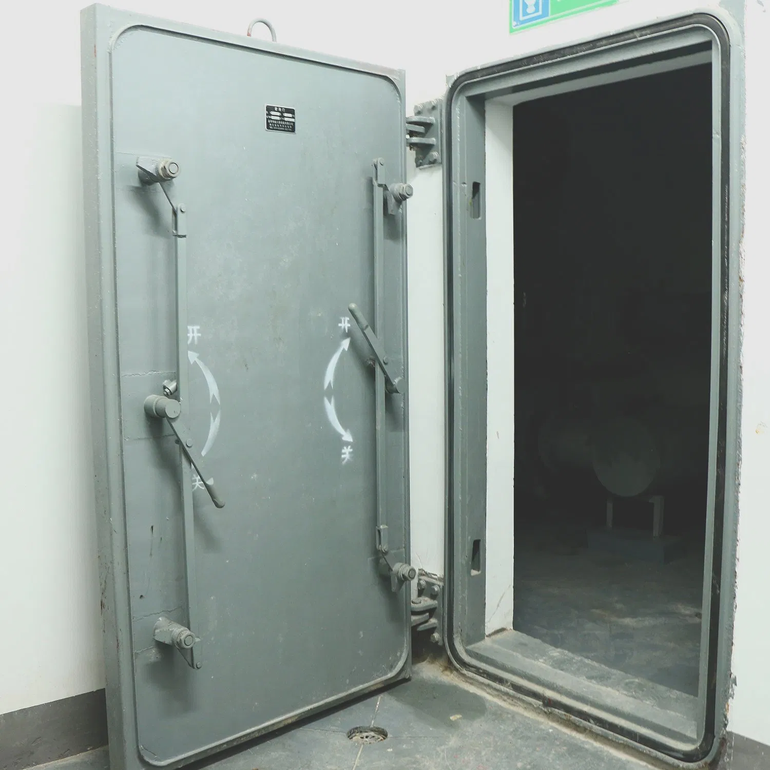 Safety Sectional Aluminum Alloy Steel Metal Garage Door Hardware Handle Lock Source Factory