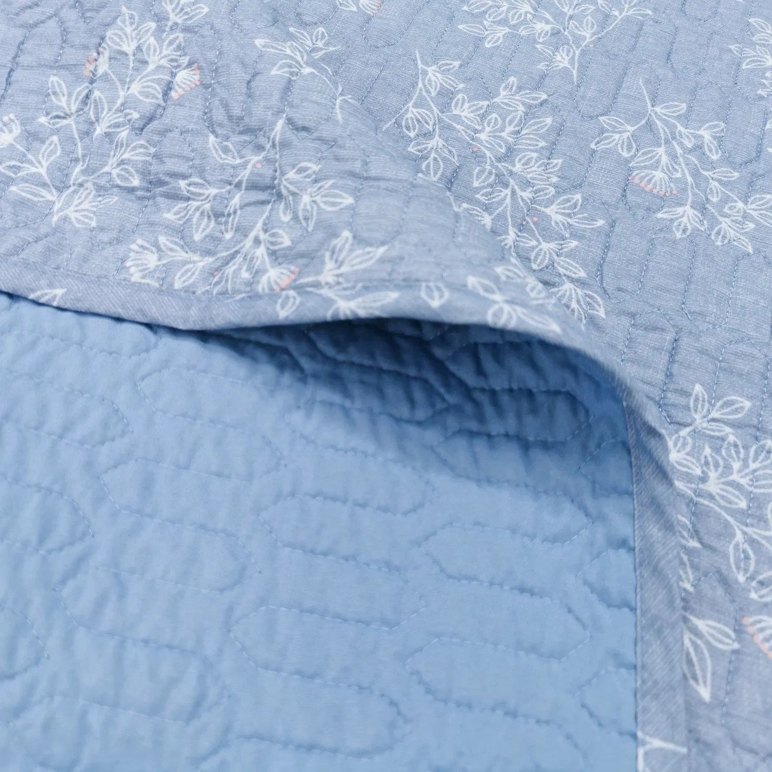 Antifouling Pretectors Fitted Mattress Pad Hypoallergenic Polyester Bed Cover