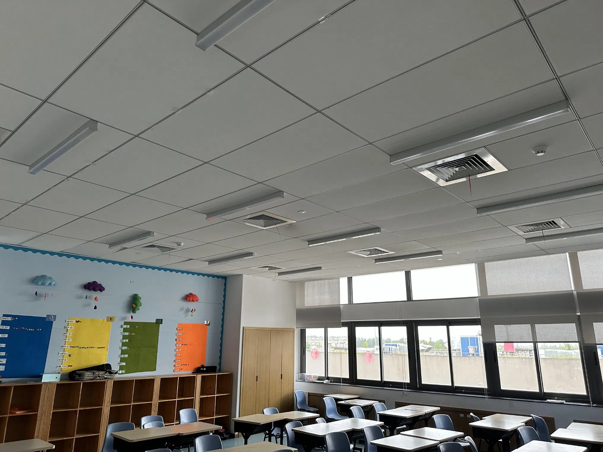 Factory Supply Moisture-Proof and Fire-Proof Fiberglass Suspended Acoustic Insulation Ceiling Board