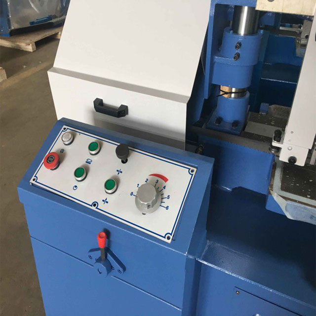 Ленточная пила по металлу горизонтальная с ЧПУ GH4235