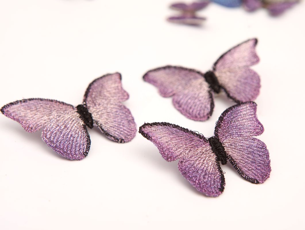 Нашивка вышитая бабочка термоклеевая