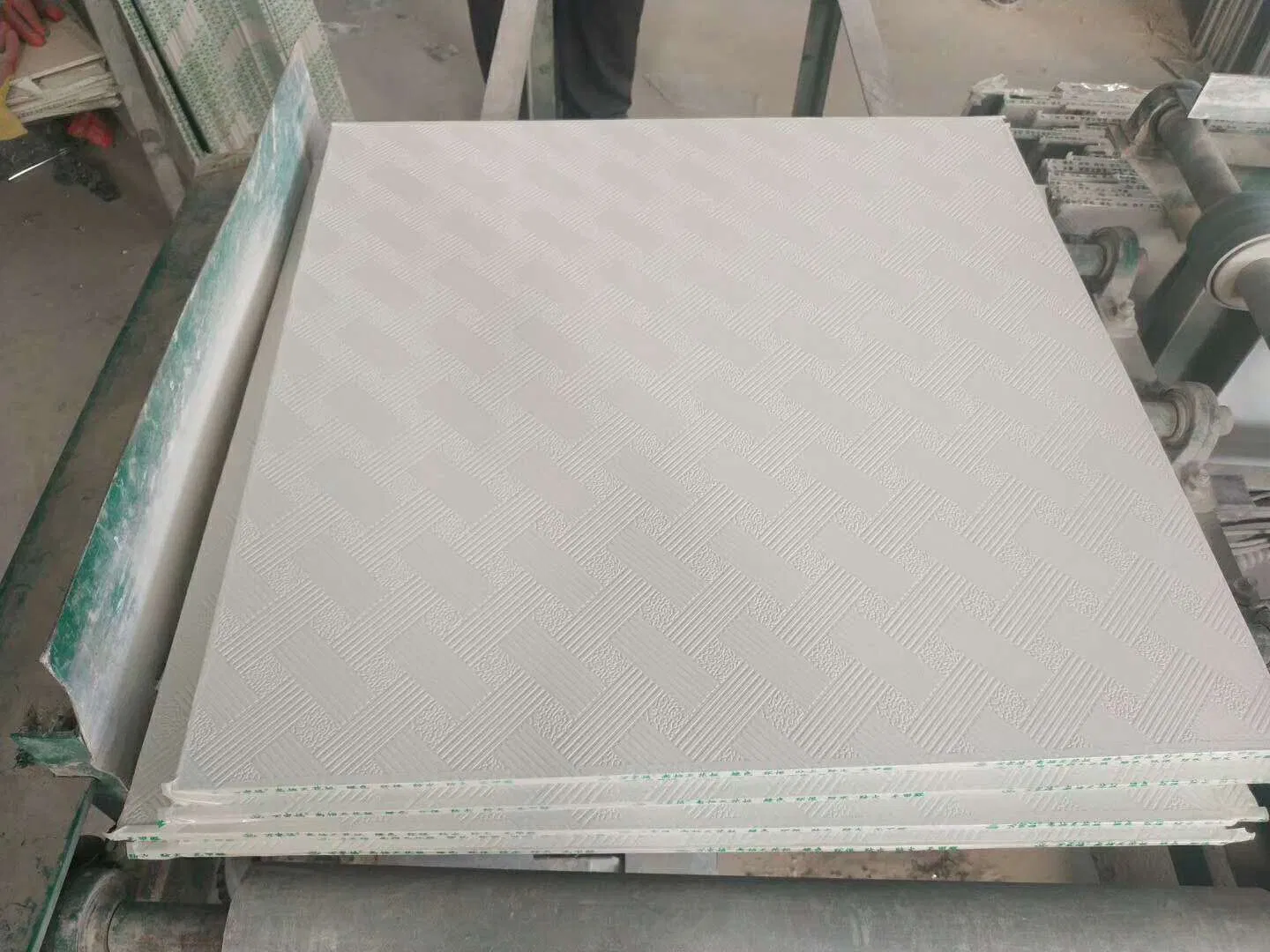 595X595mm PVC Vinyl Laminated Gypsum Ceiling Board False Ceiling Board