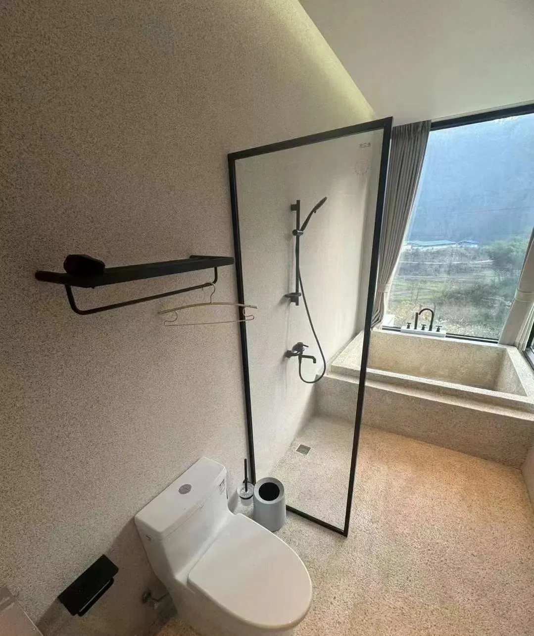 Environmental Protection Naturally Corrosion-Resistant Shiny Resin Washed Stone for Construction