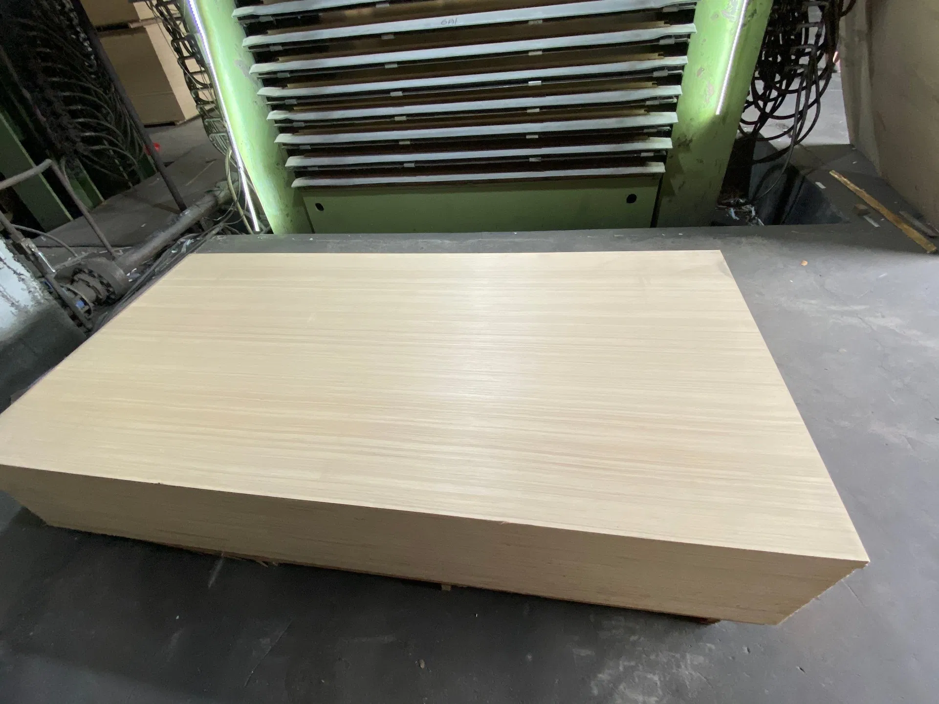 Recon Plywood Melamine Plywood Base Board 1220X2440 mm