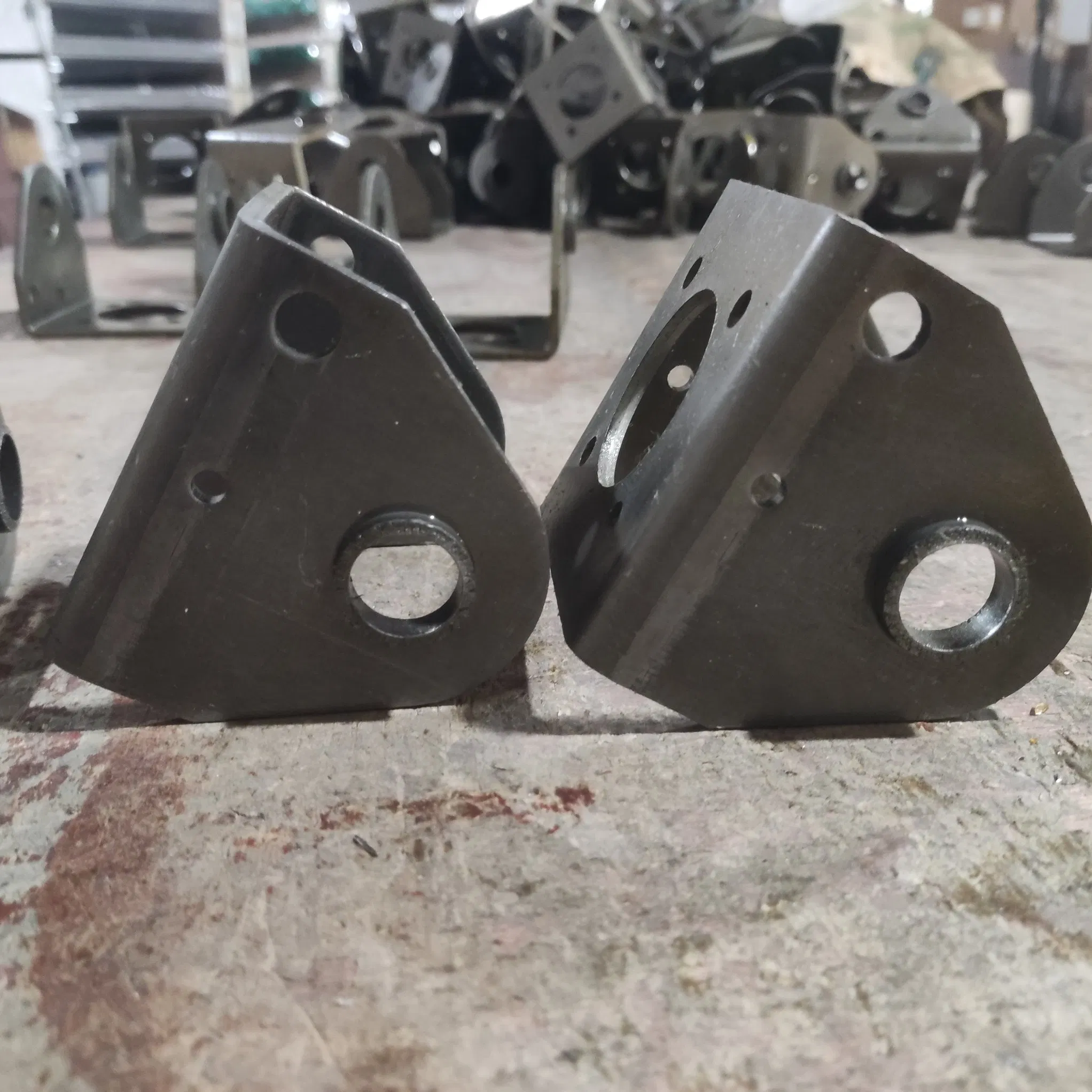 U-образный фланец-кронштейн для авто, штамповка