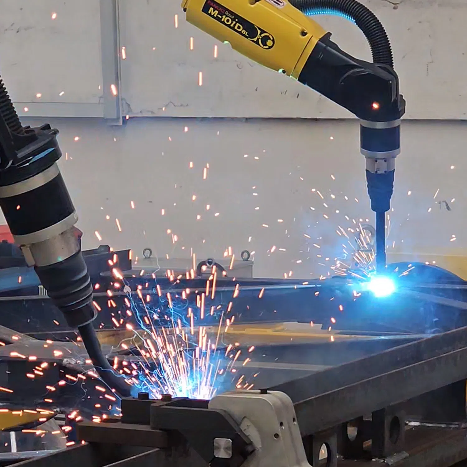 Effortless Steel Bridge Lighting System for Seamless Mobility