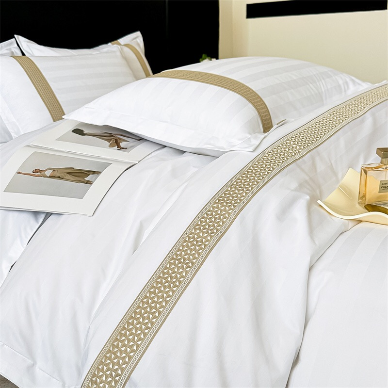 White Cotton Hotel Linen Gold Embroidery Webbing Bed Duvet Cover Bed Sheets Queen King Size Microfiber Four Piece Sateen Stripe Bedding Set for Hotel