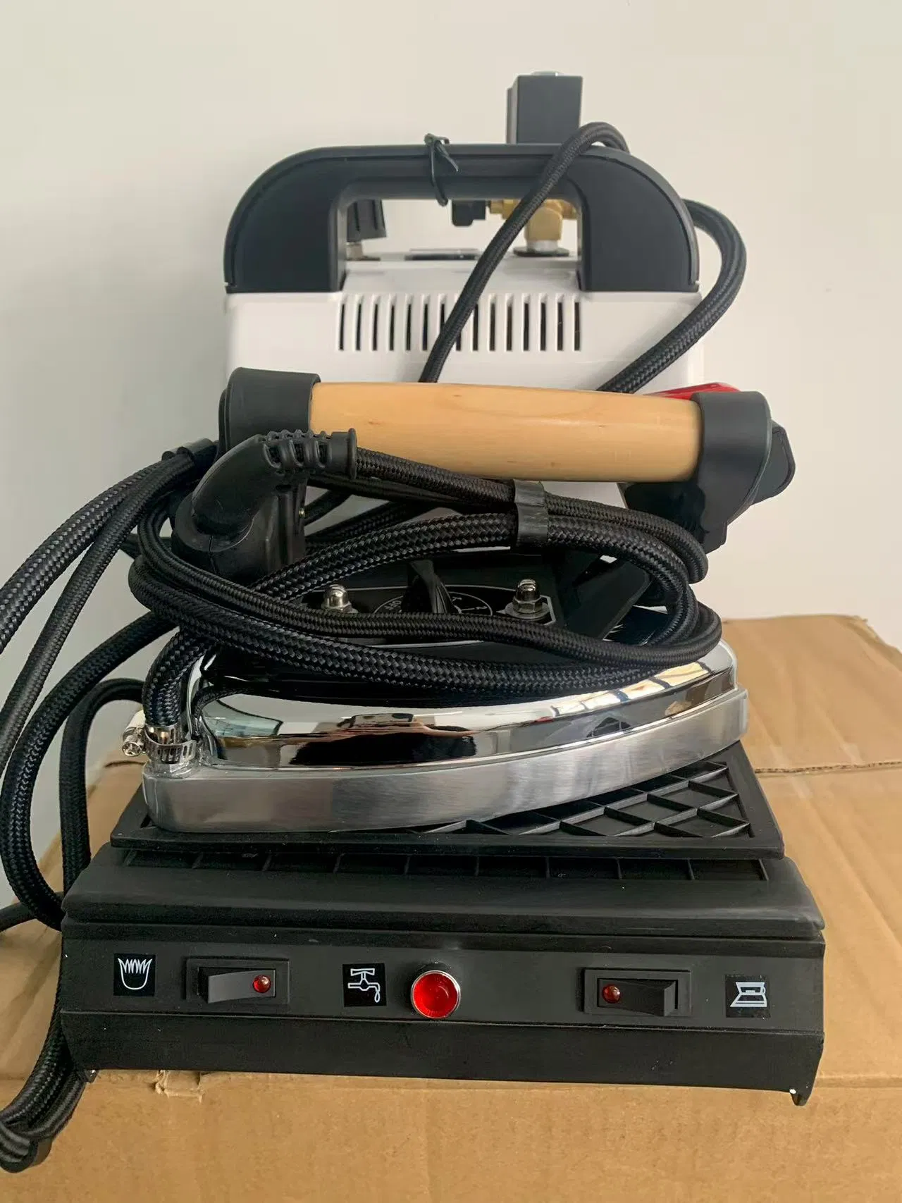 High-Performance Portable Clothing Iron for Ultimate Wrinkle Removal