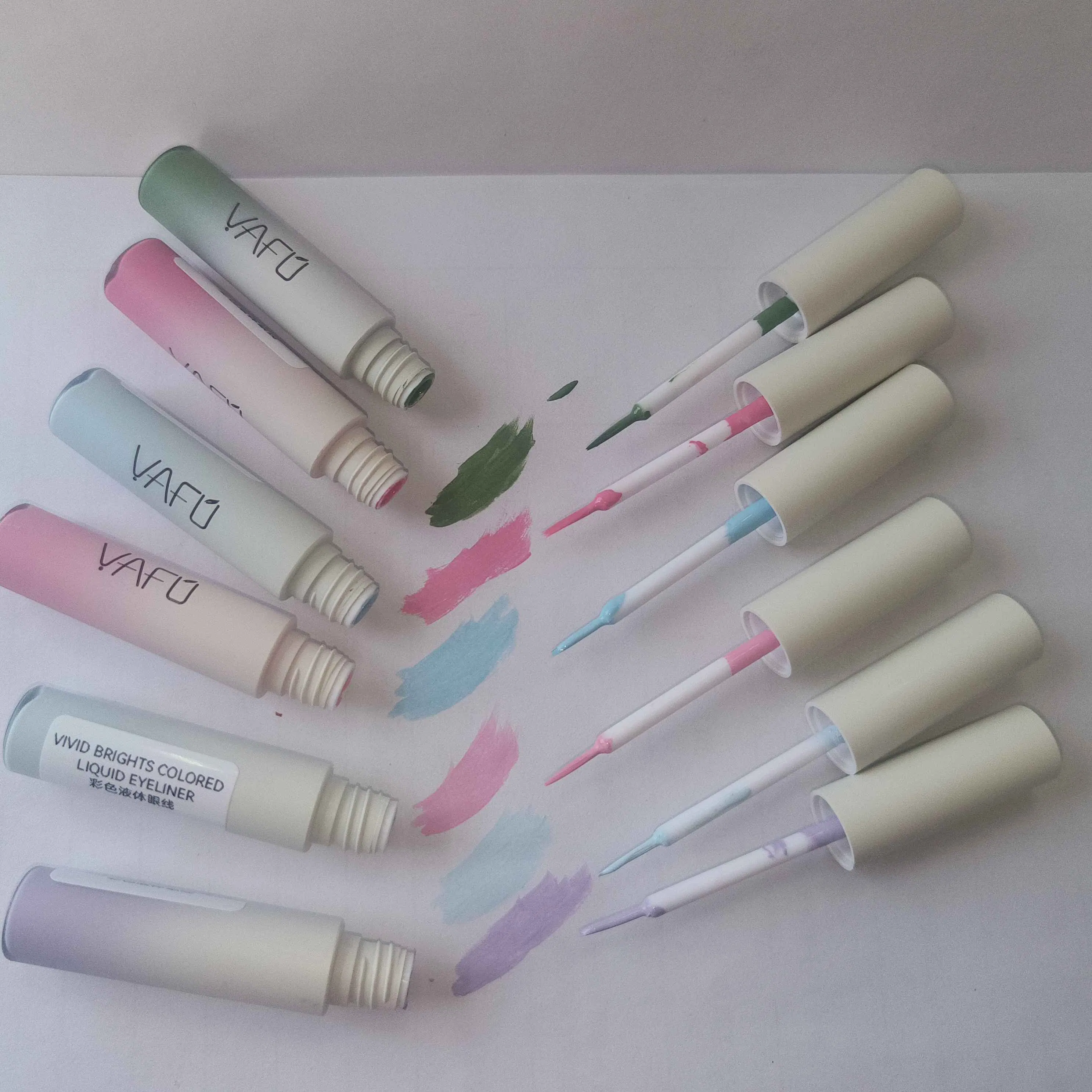 Glitter Liquid Eyeliner - Long-Lasting, Pigmented Colors for Stunning Eye Art