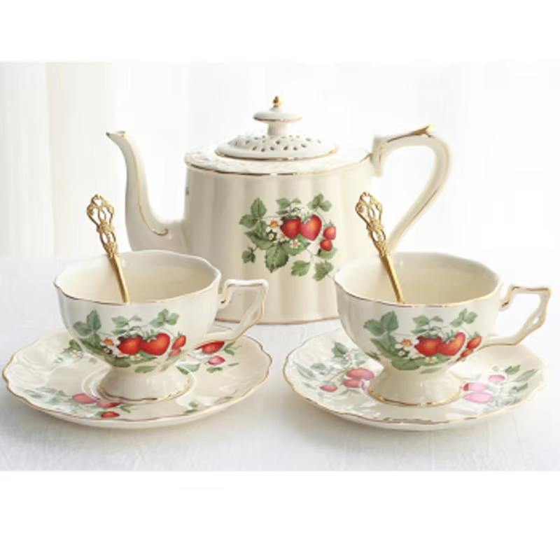 Набор кофейных чашек с позолотой и цветами, 12 унций