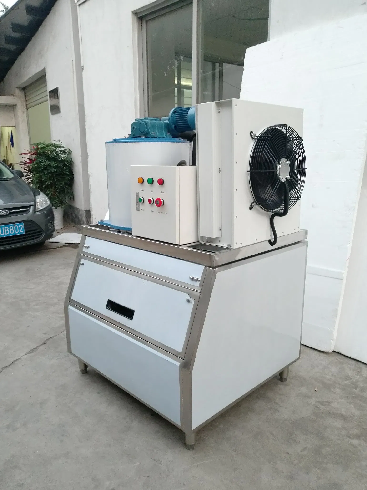 Hot Sale 1000kg/24h Commercial Fresh Water Flake Ice Machine Industry for Seafood/Hotel/Supermarket