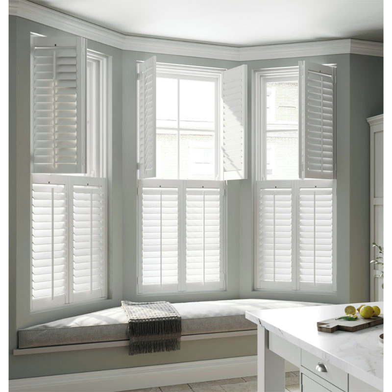 White Painting Interior Custom Window Shutter Wood Plantation Shutters
