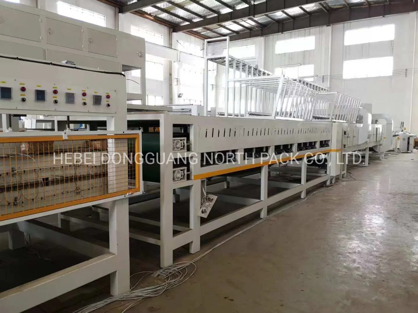 Automatic honeycomb paperboard making production line