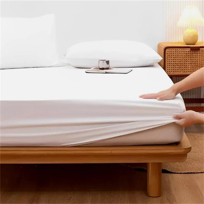 Hotel Bedding Mattress Protector (Fits 6-18" Deep)