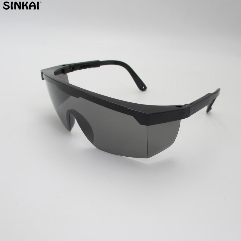 Professional Protective Goggles High Quality Safety Goggles for Industrial Use