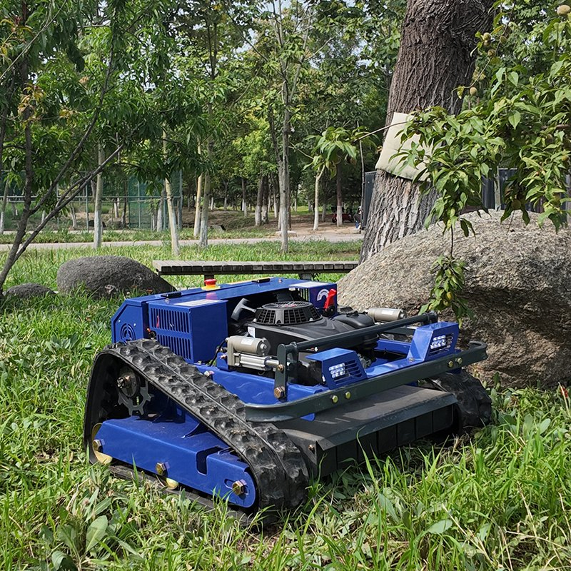 Гусеничная газонокосилка с дистанционным управлением NUC 500