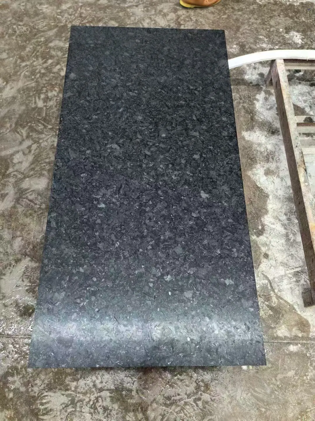 Honed Angola Black Granite for Tombstone with Custom Design