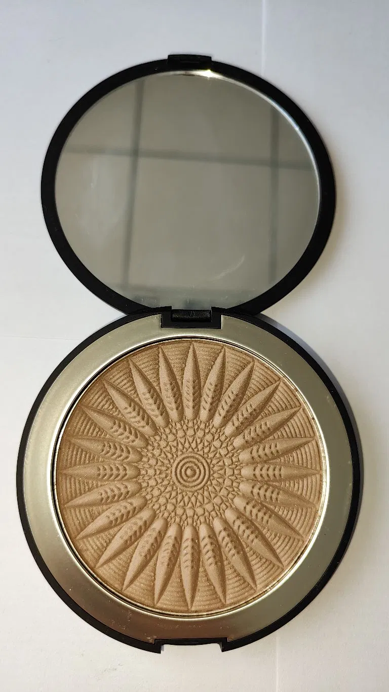 Radiant Glow Perfecting Retouch Powder for Every Skin Type